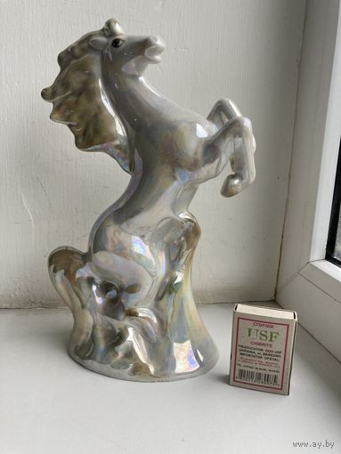 Новогодняя распродажа!!Статуэтка. Конь на дыбах. Фарфор. Полонский завод художественной керамики .Очень редкого окраса (масти)