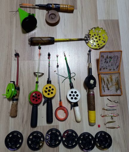 Зимние рыболовные снасти и принадлежности для рыбалки