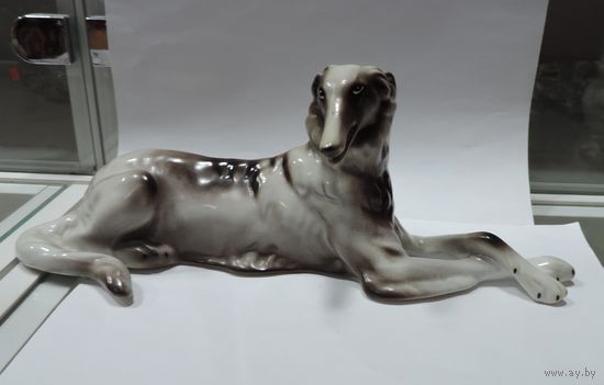 Статуэтка фарфоровая "Собака" 70-80-е годы Польша. Длина 32 см. Высота 12 см.