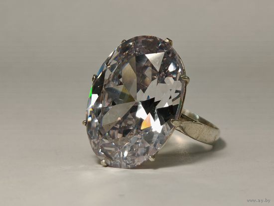 Кольцо серебро 925 пр. Размер 20 мм. Ювелирное стекло. С рубля.