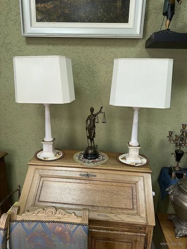 Пара настольных ламп . Оникс