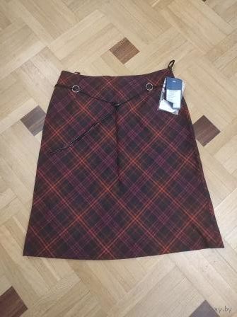 Классная юбка 100% шерсть, 164-92-100. Новая. Отличного качества, хорошо сидит на фигуре. Длина 59 см, ПОталии 40 см, ПОбедер 53,5 см. Трапецевидная. Цвета черная в красную полоску.