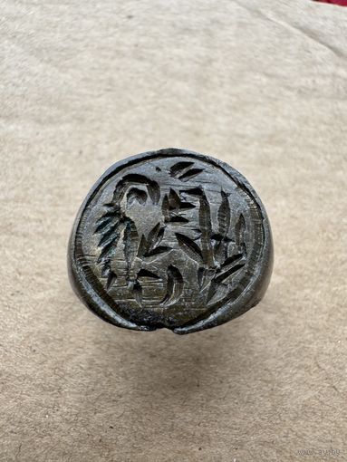 Кольцо-щиток старинное с сюжетом