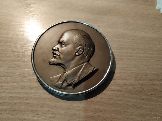 Ленин, барельеф