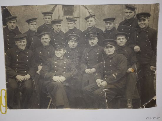 РЕДКОСТЬ!!фронтовое фото ,матросы,с Эсм" Сообразительный "1942Г прием в ВКПБ подписанО (А21)