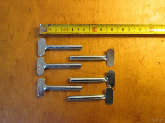 Ключ .железный. .Цена за 1 ключ.