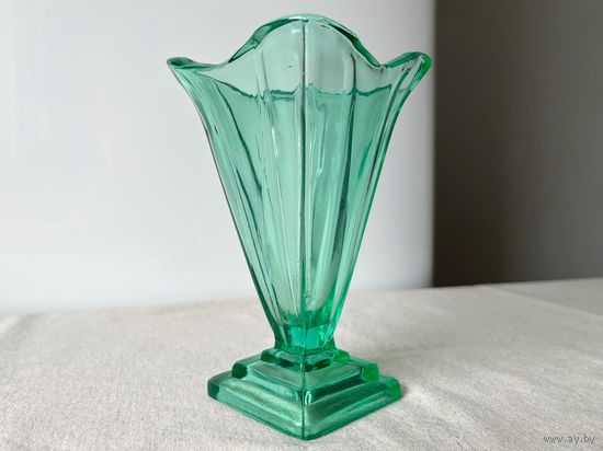 Ваза цветное стекло винтаж 14х8,5см