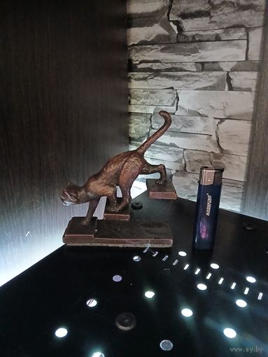 Статуэтка кот на лестнице