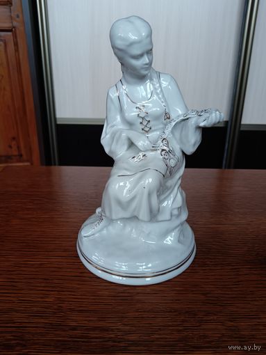 Девушка с венком.