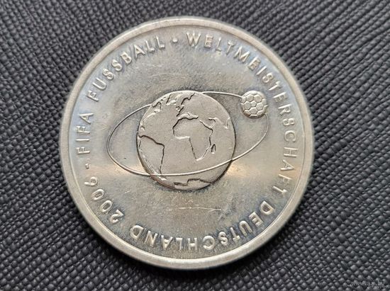 10 евро 2004 Германия Чемпионат мира по футболу 2006, Германия! Серебро 18 грамма 925 пробы 0,535 унции! ВОЗМОЖЕН ОБМЕН!