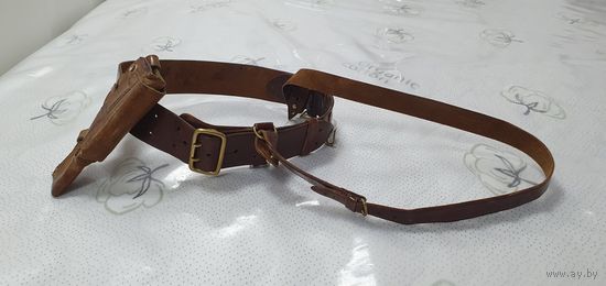 Из лакированной  натур. кожи и кожан.подложкой снаряжение американского офицера по 1МВ-если судить по  к.ф "Контрибуция"