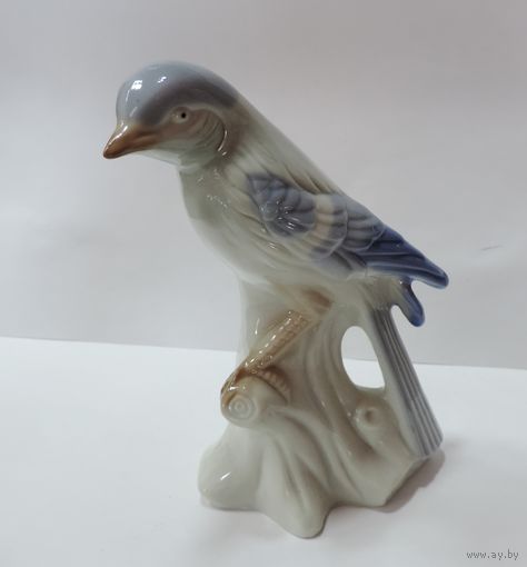 Статуэтка фарфоровая "Птица" 70-е годы. Европа. Высота 13 см.
