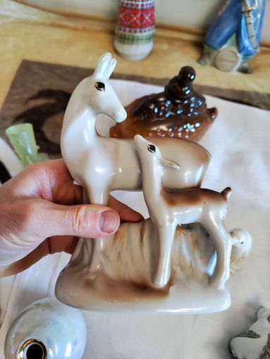 Статуэтка фарфор олениха с оленёнком