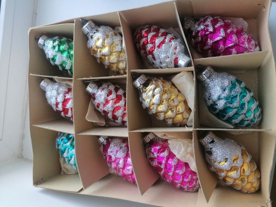 Набор ёлочных игрушек ГДР- шишки, большие