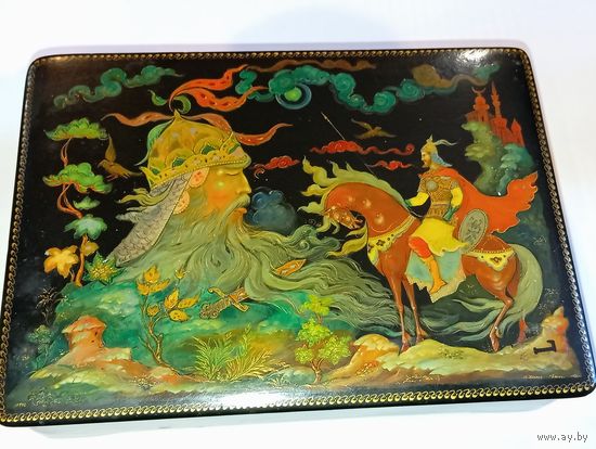 Уникальная шкатулка ном. 10446 " Руслан и Людмила " , эпизод " Бой Руслана с Головой " Т.Х. Палеха , художник М.А.Хохлов 1962 год . Попе-маше , темпера , роспись твореным золотом , лак . 18/12.5/5 см.