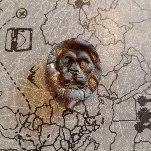 Накладка голова льва с креплением позолота в патине