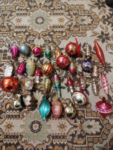 Лот ёлочных игрушек(2),32 шт с рубля