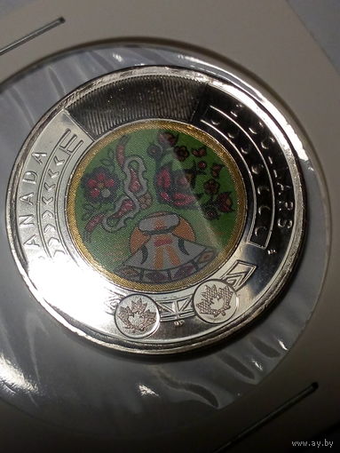 2 доллара Канада 2023 год жителей цвет.