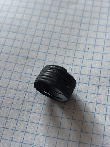 Колечко старенькое, с рубля три дня