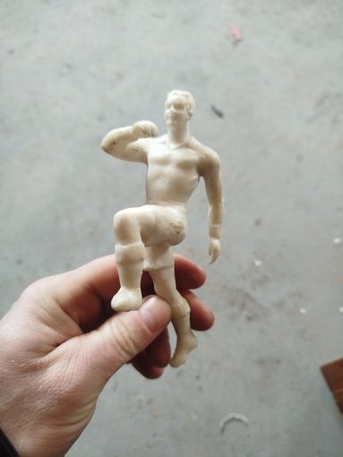 Пластмассовый солдатик.