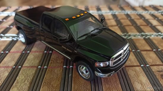 Dodge Ram 3500 2005 Black Spark S0869