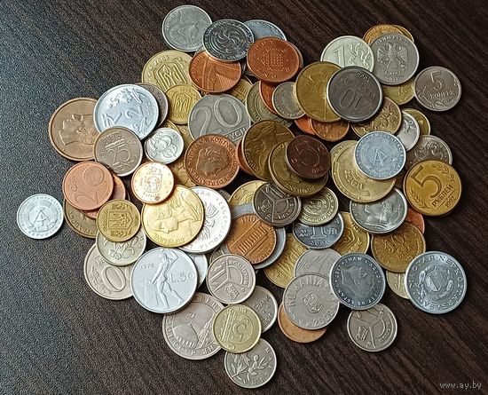 100 монет с рубля