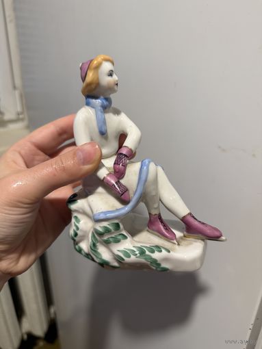 Фигуристка фарфор