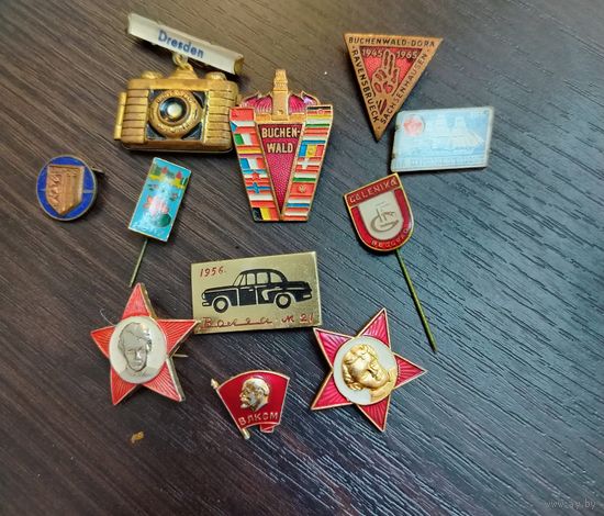 Винтажная коллекция значков СССР 11 штук , красивые необычные значки некоторые весят чуть больше обычных