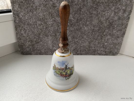 Колокольчик с деревянной ручкой, фарфор, Голландия.