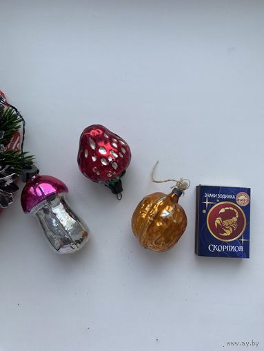 Лот елочных игрушек.