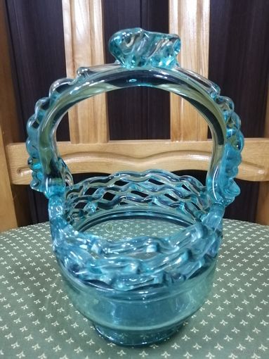 Корзинка-конфетница из цветного стекла. СССР.