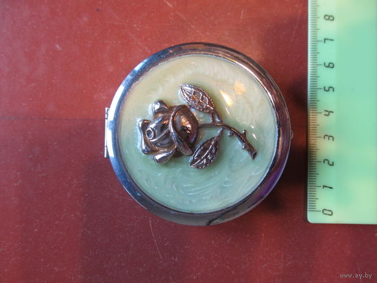 Пудреница с розой (имитация камеи) (под реставрацию)