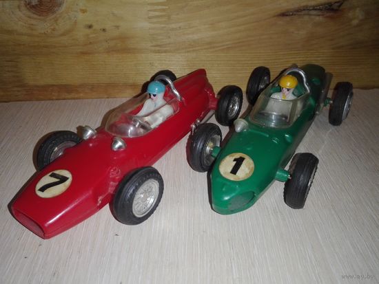 Винтажные модели игрушек-автомобилей Ferrari.Лотом.60-е .