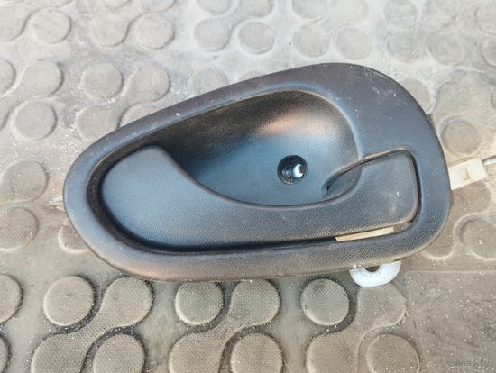 Ручка внутренняя передняя правая Mitsubishi Carisma