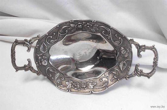 Конфетница Орешница 26 х 14 см Серебрение 02