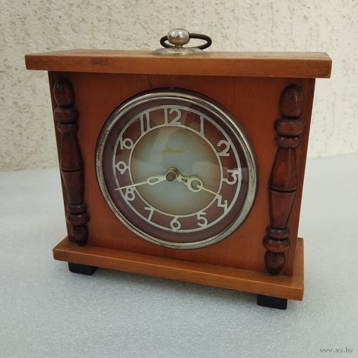 Часы настольные Маяк, механические. СССР