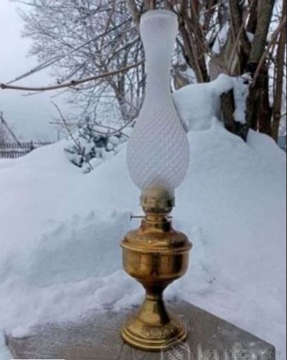 Керосиновая латунная лампа с орнаментом
