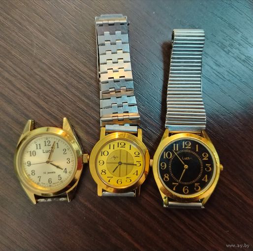 Винтажные наручные часы луч 3 пары , две пары с ремешками , одни механизм 17 камней без ремешка , часы заводятся идут , ТО часов не проводилось , ремешки целые .