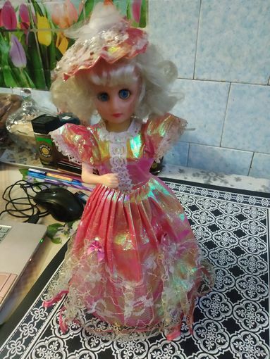 Кукла  танцующая. Состояние на скане.