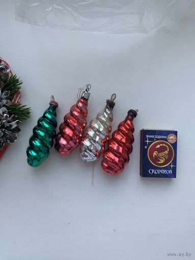 Лот елочных игрушек.