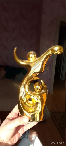 Статуэтка фарфоровая