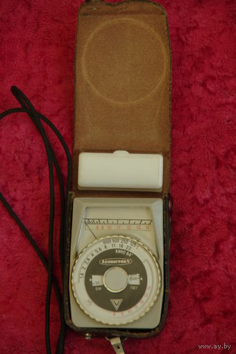 Фотоэкспонометр   Ленинград 4   ( рабочий )