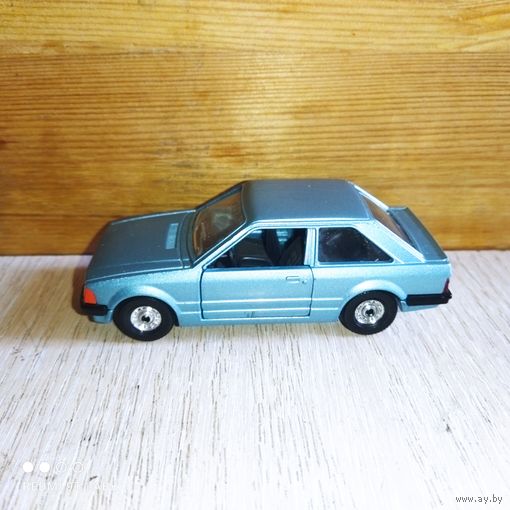 Винтаж.Модель Ford Escort."Corgi".Англия.1/36