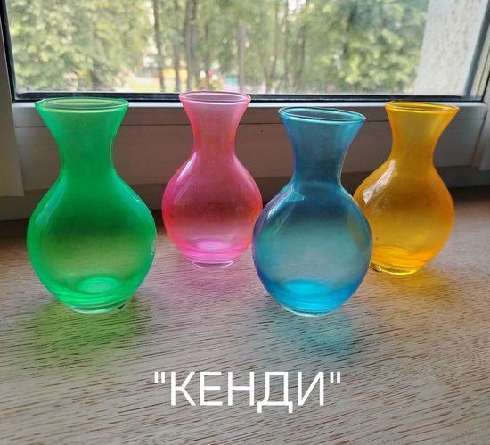 Вазы из цветного стекла