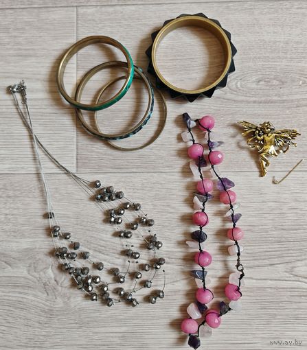 Бижутерия одним лотом. Бусы, браслет, брошь