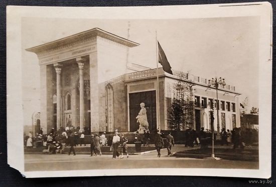 Шайкин Н. ВСХВ. Павильон Азербайджанской ССР. 1940 г. Подписана.