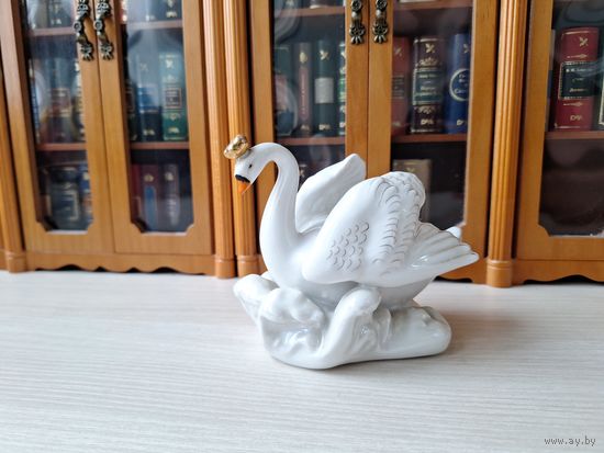ФАРФОРОВАЯ СТАТУЭТКА ЦАРЕВНА-ЛЕБЕДЬ - А. С. ПУШКИН - СКАЗКА О ЦАРЕ САЛТАНЕ - КОЖИН - ДУЛЕВО