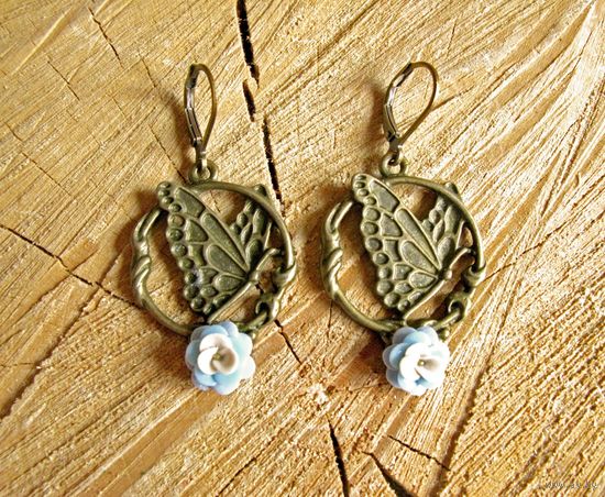 Серьги ручной работы "Бабочки на цветочке))"