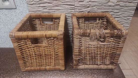 Плетеный короб 2 шт. в наличии. Один в отличном состоянии, другой чуть хуже, расплелись ручки, можно легко подправить. Очень прочные, добротные, размер 25 на 23 см, высота 23 см. Продаю только парой.