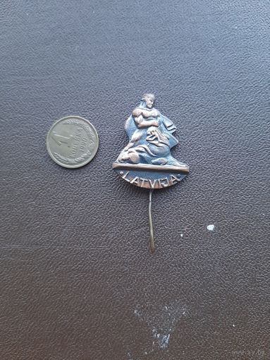 Значок тяжелый. Латвия